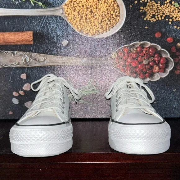 Like brand new converse low top Platform Sneakers - Picture 2 of 6